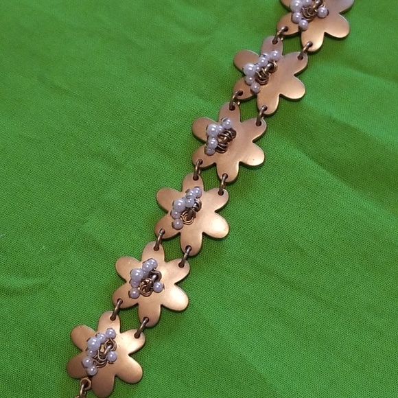 <CYNTHIA GARRETT> Daisy Faux Pearl Bracelet - Picture 6 of 8